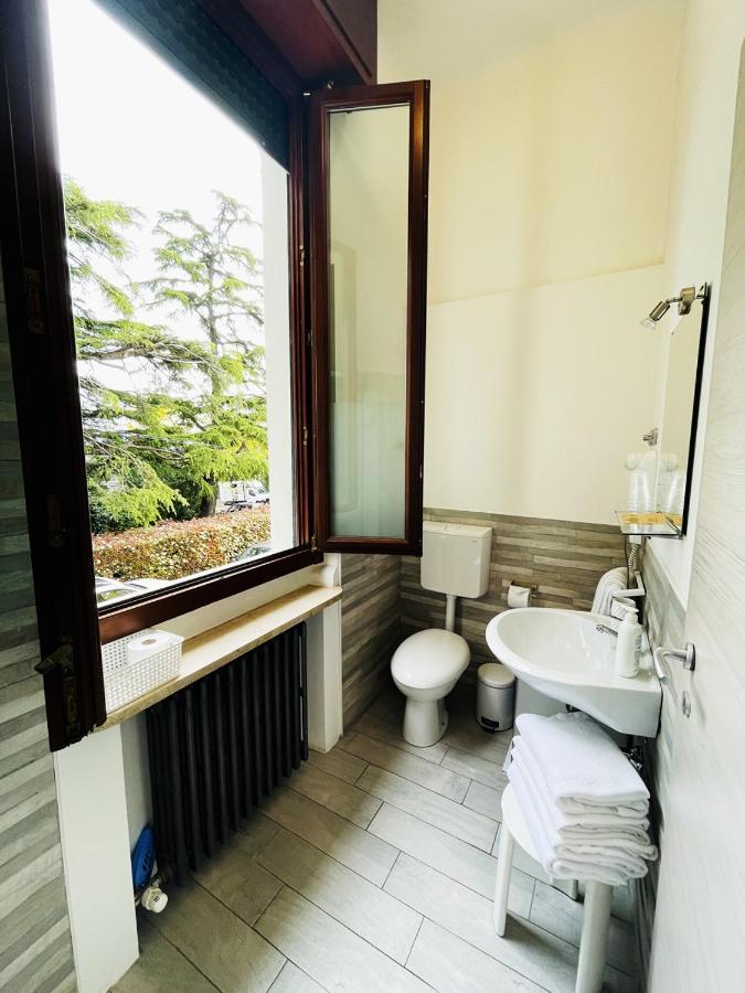 Casa Giulietta Hotel Desenzano del Garda Buitenkant foto